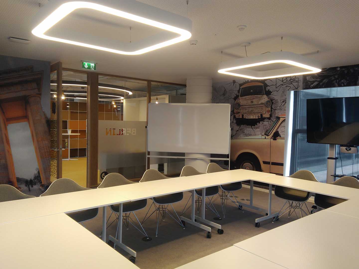 Cavalete rotativo com quadro de porcelana dupla face 120x200