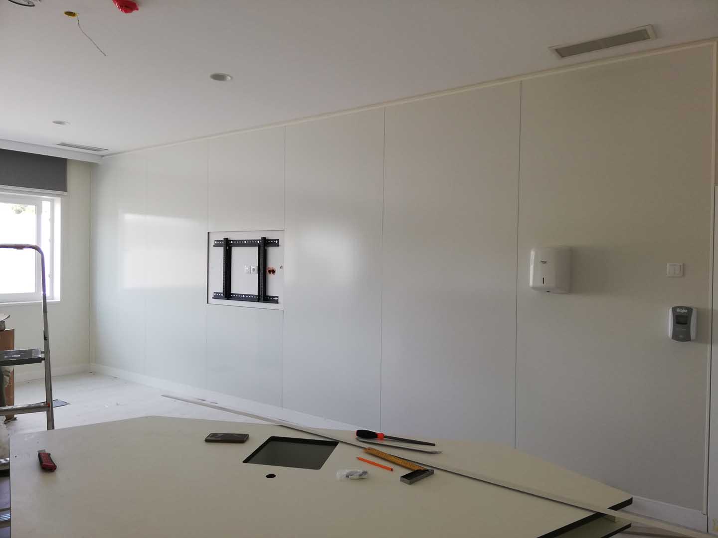 Paineis magnéticos de porcelana branca magnética com abertura para televisor St Peters 2